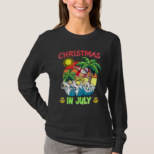 Christmas In July  Santa Surfing Summer Beach Vaca Tシャツ (正面)
