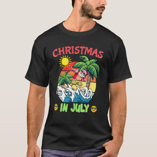 Christmas In July  Santa Surfing Summer Beach Vaca Tシャツ (正面)
