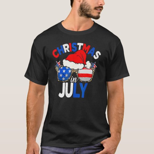 Christmas In July Summer Patriotic USA Santa Hat 4 Tシャツ (正面)