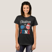 Christmas In June Sungles Santa Hat Us Flag Vacati Tシャツ (正面フル)