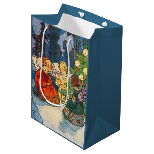 Christmas in the forest - Zdenek Guth ミディアムペーパーバッグ (正面アングル)