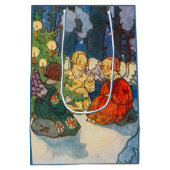 Christmas in the forest - Zdenek Guth ミディアムペーパーバッグ (裏面)