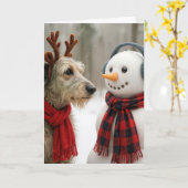 Christmas Irish Wolfhound Gazing at a Cute Snowman カード (黄色い花)
