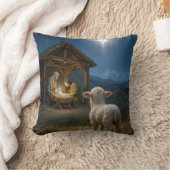 Christmas Lamb Watching the Nativity Scene クッション (ブランケット)