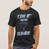 Christmas Pun Flying Santa I Do It For The Clouds  Tシャツ (正面)