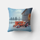 Christmas Red Farm Tractor In Snow クッション (裏面)