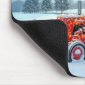 Christmas Red Farm Tractor In Snow マウスパッド (コーナー)