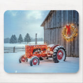 Christmas Red Farm Tractor In Snow マウスパッド (正面)