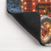 Christmas Red Farm Tractor With Glowing Wreath マウスパッド (コーナー)