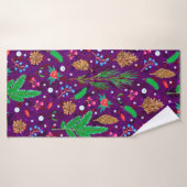 Christmas seamless pattern with pine cones, fir br バスタオル (バスタオル)