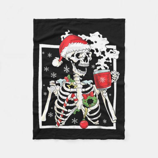 Christmas Skeleton With Smiling Skull Drinking Cof フリースブランケット (正面)