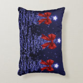 Christmas Sparkling Trees Navy Blue Faux Red Bow アクセントクッション (正面(垂直))
