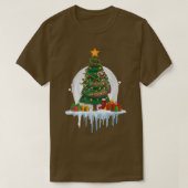 Christmas Tree Fairy Lights Snow Christmas Sloth Tシャツ (デザイン正面)