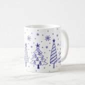 Christmas Tree in Snow Blue and White Inky Doodles コーヒーマグカップ (正面右)