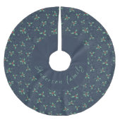 Christmas tree skirt, holly and snowflakes on blue ブラッシュドポリエステルツリースカート (正面)