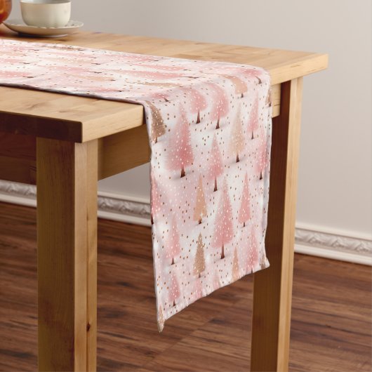 Christmas Trees Pink Table Runner ショートテーブルランナー (インサイチュ)
