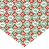 Christmas trees, snowflakes, stars, red, green ショートテーブルランナー (コーナー)