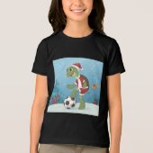 Christmas Turtle playing football トライブレンドＴシャツ (正面)