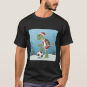 Christmas Turtle playing football Tシャツ (正面)