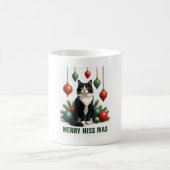Christmas Tuxedo Cat with Holiday Decorations Merr コーヒーマグカップ (中央)