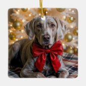 Christmas Weimaraner Dog With Red Bow セラミックオーナメント (正面)