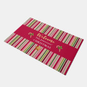 Christmas Welcome – Red, Green & Gold Stripes ドアマット (アングル)