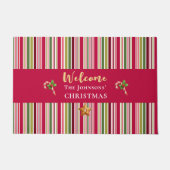 Christmas Welcome – Red, Green & Gold Stripes ドアマット (正面)