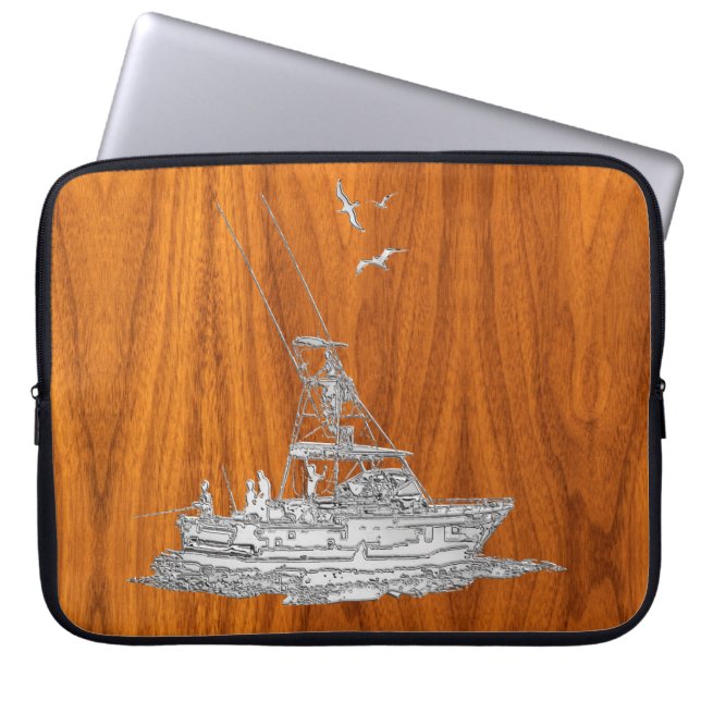 Chrome Fishing Boat on Teak Wood Grain Decor ラップトップスリーブ (正面)