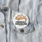 Chronically Overwhelmed ADHD Funny Stressed Cat 缶バッジ (インサイチュ)