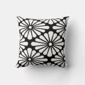 Chrysanthemum [black] - Japanese Pattern クッション (裏面)