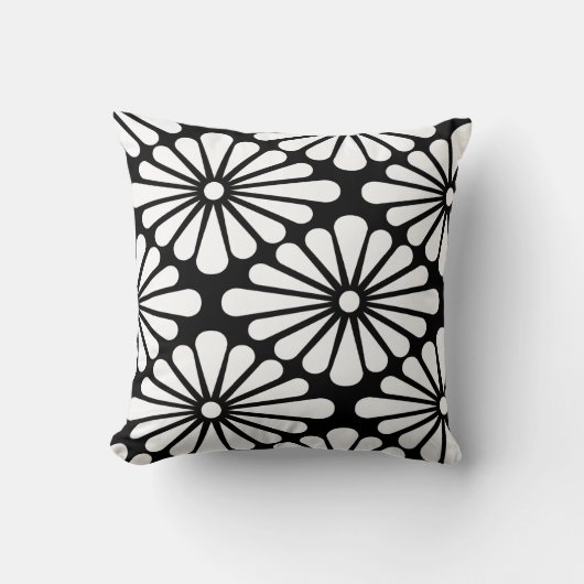 Chrysanthemum [black] - Japanese Pattern クッション (正面)