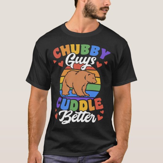 Chubby Guys Cuddle Better Gay Grizzly Bear Pride M Tシャツ (正面)