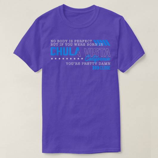 Chula Vista Calに生まれは、誰も完璧ではない Tシャツ (デザイン正面)