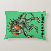 Chupacabra "Chappie" Cryptid アクセントクッション (裏面)