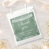 Cielito Lindo Sage Green Papel Picado Baby Shower フェイバーバッグ (クリップ留めされた状態)