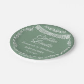 Cielito Lindo Sage Green Papel Picado Baby Shower ペーパープレート (アングル)