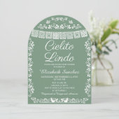 Cielito Lindo Sage Green Papel Picado Baby Shower 招待状 (スタンド正面)