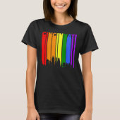 Cincinnati Ohio LGBTQ Gay Pride Rainbow Skyline Tシャツ (正面)