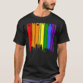 Cincinnati Ohio LGBTQ Gay Pride Rainbow Skyline Tシャツ (正面)