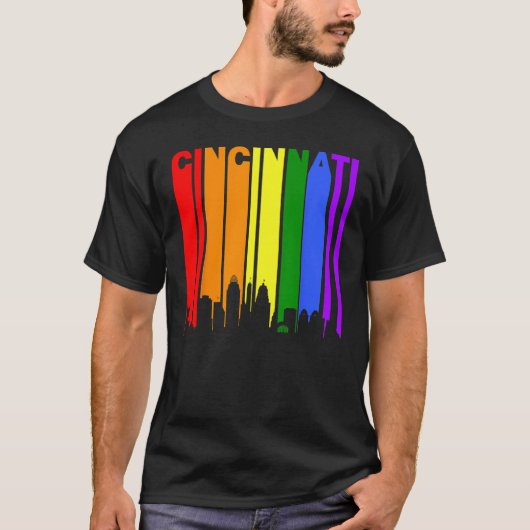 Cincinnati Ohio LGBTQ Gay Pride Rainbow Skyline Tシャツ (正面)