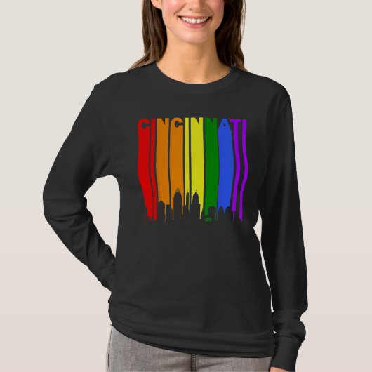 Cincinnati Ohio LGBTQ Gay Pride Rainbow Skyline Tシャツ (正面)