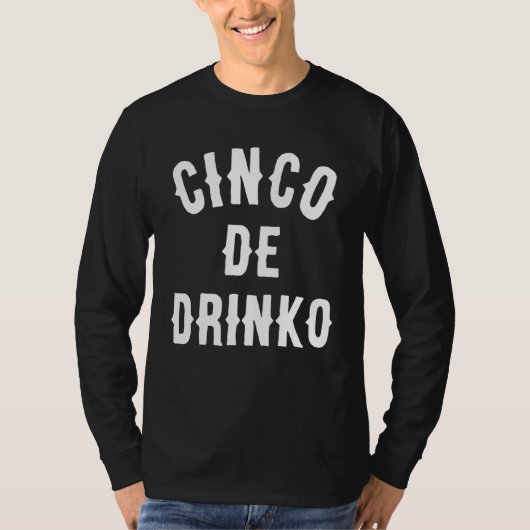 Cinco De Drinkoメキシおもしろいコアイディアティー Tシャツ (正面)
