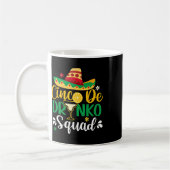 Cinco De Drinko Squad Funy 5 Cinco De Mayo Mexican コーヒーマグカップ (左)