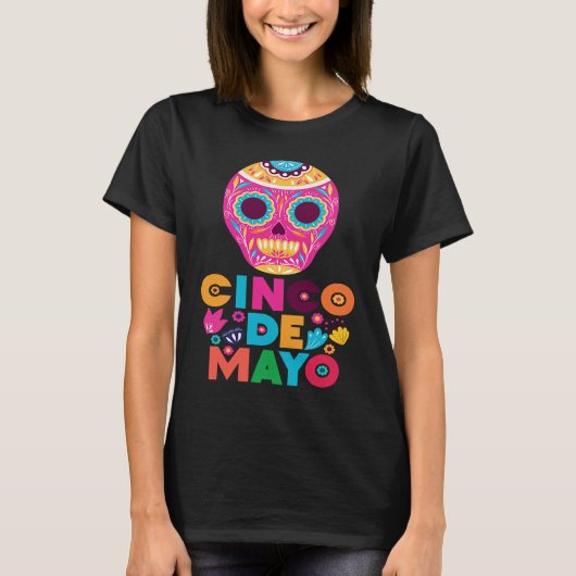 Cinco De Mayo Burritos  Mexico Tacos and Avocado   Tシャツ (正面)