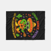 Cinco de mayo funny cactus sombrero strum danceCin フリースブランケット (正面(横))