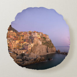 Cinque TerreのManarolaの村上の日没 ラウンドクッション