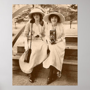 circa 1910 camera girls ポスター