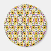 Circular floral button with vibrant yellow マグネット (正面)