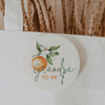 Citrus Little Cutie Baby Shower Grandpa To Be 缶バッジ<br><div class="desc">Introducing our citrus little cutie baby shower grandpa to be button, perfect for a fun, gender-neutral celebration! This zesty design features a delightful citrus orange clementine fruit theme, brought to life with a simple boho-inspired watercolor style. It is ideal for welcoming a little boy or girl in a joyful and...</div>