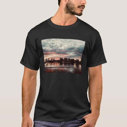 City view Cambridge Skyline Tシャツ (正面)